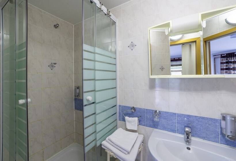 استودیوی استاندارد, Apartments Silva