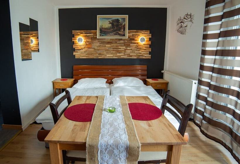 استودیوی استاندارد, Apartments Silva