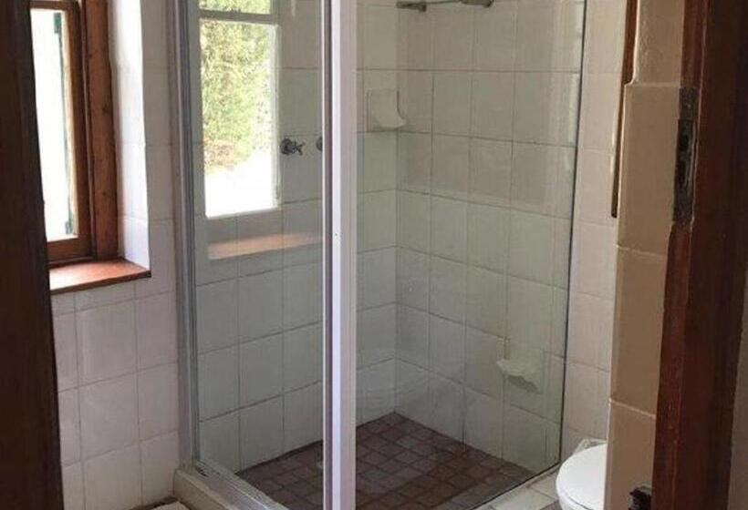 חדר בסיסי, Cypress Cottage