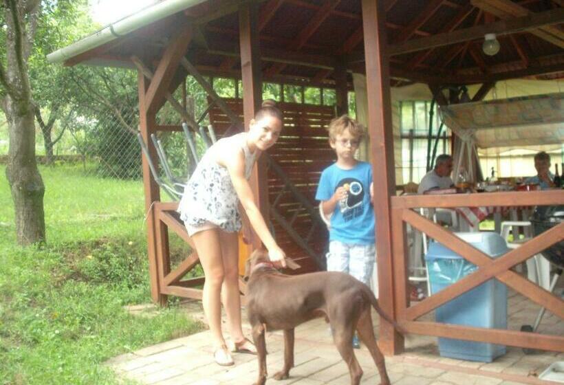 Camera Standard, Nimród Pihenőház