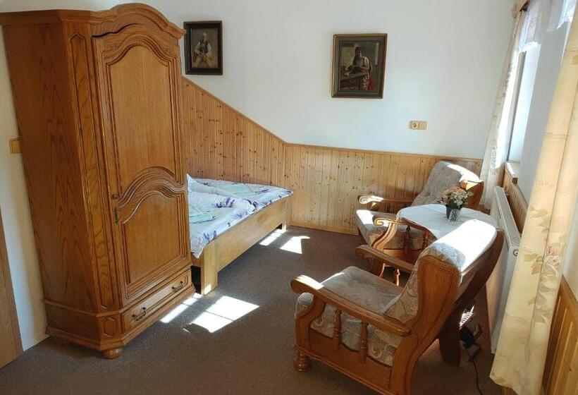 اتاق استاندارد سه نفره, Penzion U Veselých