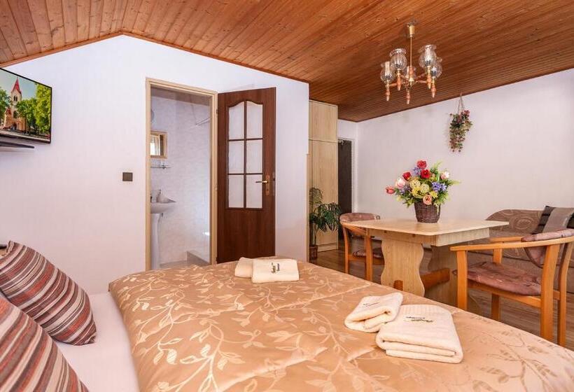 חדר סטנדרט לשלושה, Pension Danninger