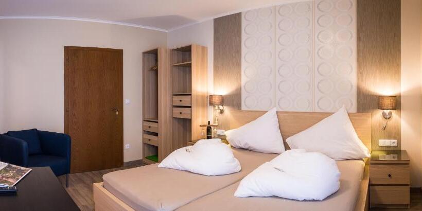 Номер Стандарт, Pension Julia & Haus Elisabeth   Wallner S Hofheuriger & Weinhof