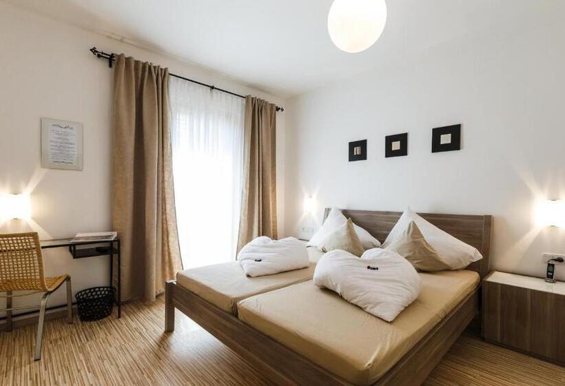 家庭间, Pension Julia & Haus Elisabeth Wallner S Hofheuriger & Weinhof