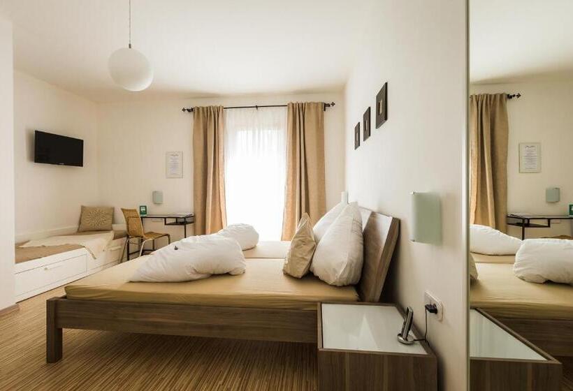 家庭间, Pension Julia & Haus Elisabeth Wallner S Hofheuriger & Weinhof