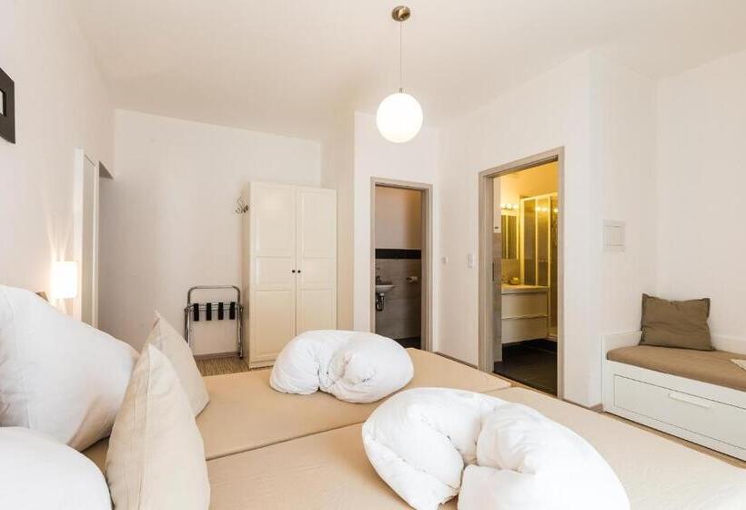 家庭间, Pension Julia & Haus Elisabeth Wallner S Hofheuriger & Weinhof