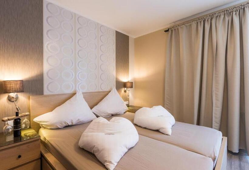 Номер Стандарт, Pension Julia & Haus Elisabeth   Wallner S Hofheuriger & Weinhof