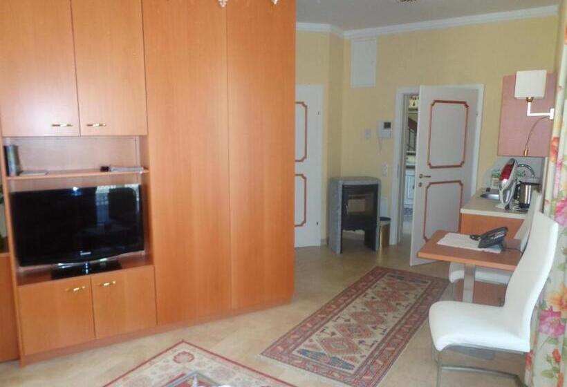 Apartamento 1 Dormitório com Sacada, Hans Mauracher Schlössl