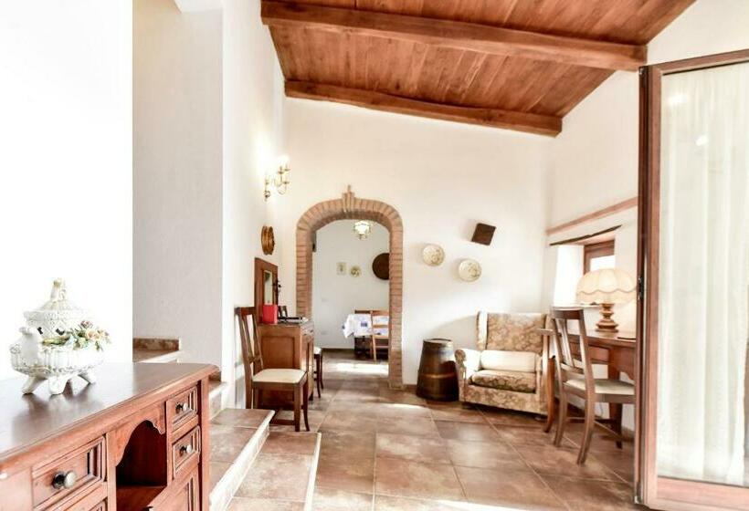 דירת חדר עם טרסה, Agriturismo Castello Delle Fornaci   Private Jacuzzi