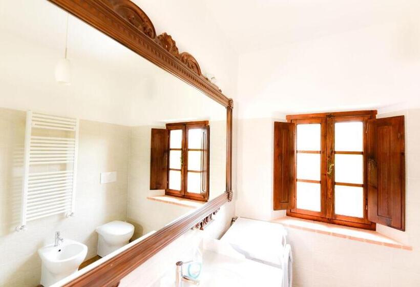 דירה בת חדר שינה 1 עם מרפסת, Agriturismo Castello Delle Fornaci   Private Jacuzzi