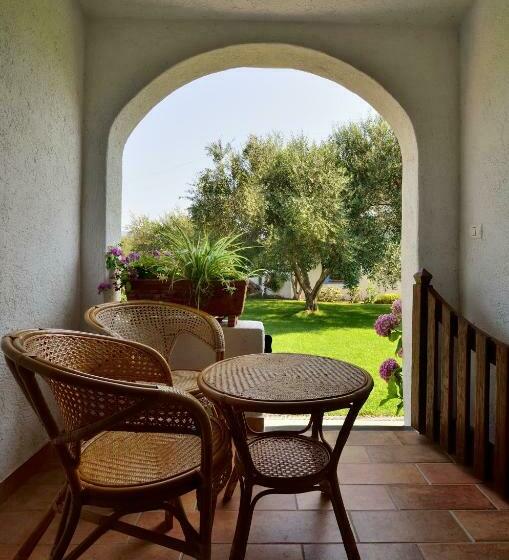 Háromágyas Standard Szoba, Agriturismo Guthiddai