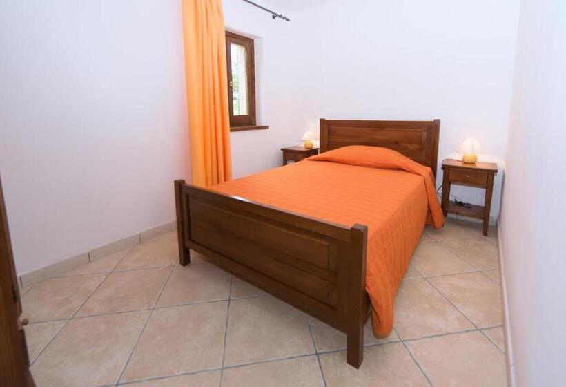 דירת חדר בקומת קרקע, Casale Dei Mattonari