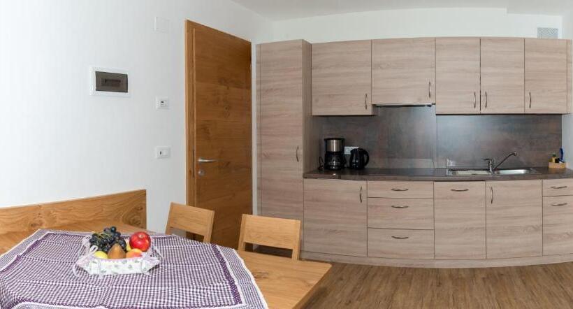 شقة غرفة واحدة مزودة بتراس, Krebishof Agriturismo