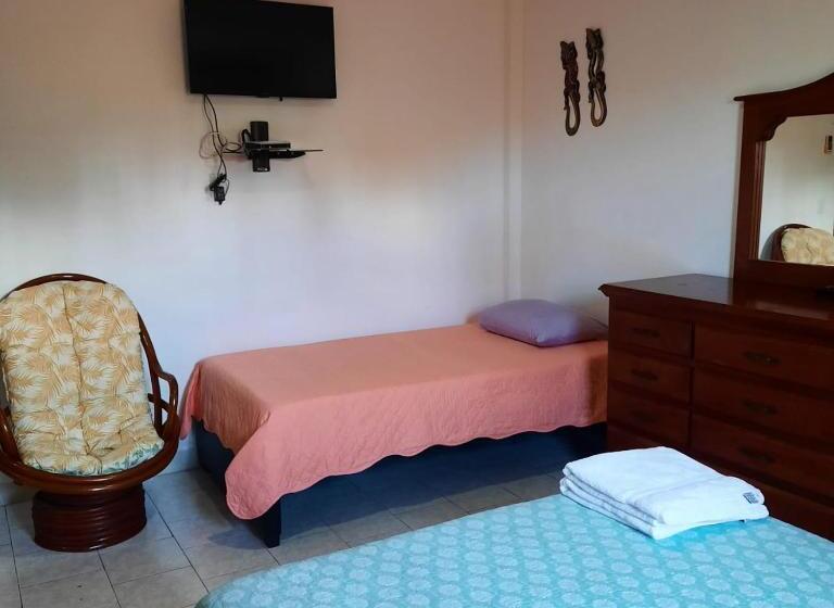 اتاق استاندارد سه نفره, Posada Nativa Miss Nova