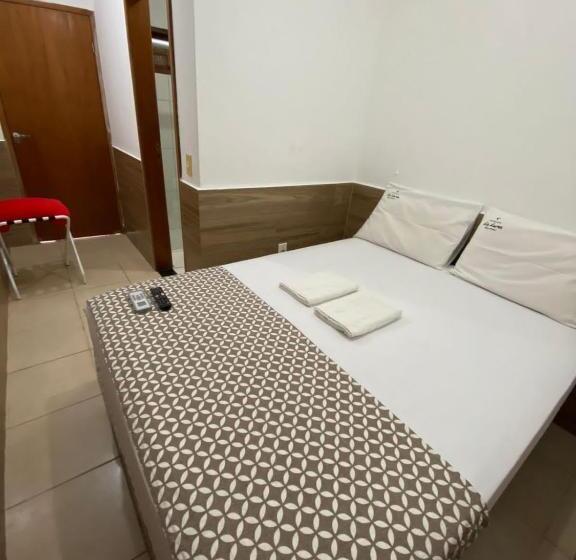 Camera Basic, La Luna Dos Pireneus Pousada