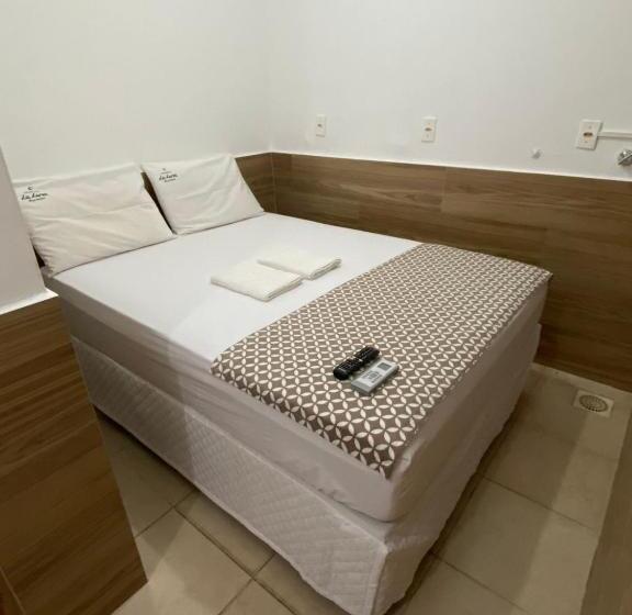 Camera Basic, La Luna Dos Pireneus Pousada