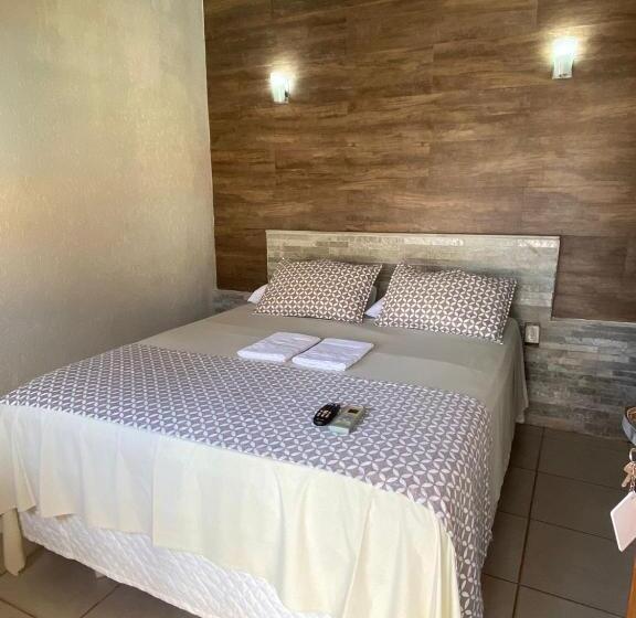 Camera Standard Vista Piscina, La Luna Dos Pireneus Pousada