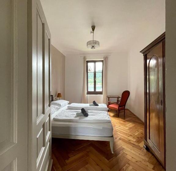 شقة غرفتين, Villa Streintz