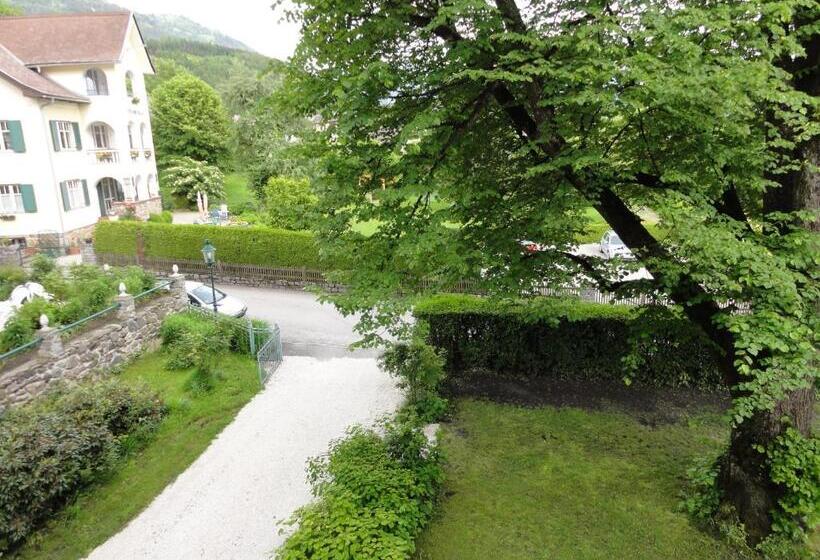 شقة غرفتين, Villa Streintz