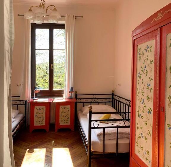 شقة غرفتين, Villa Streintz