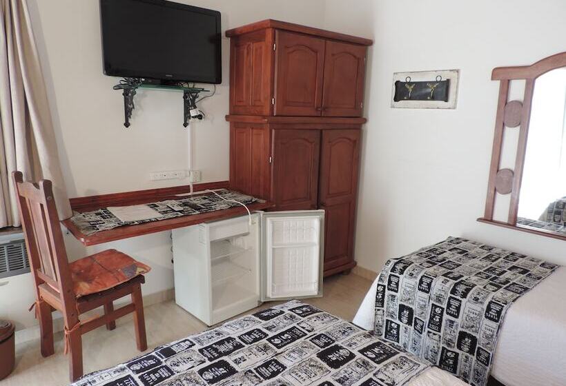 标准三人间, Hosteria Las Piedras