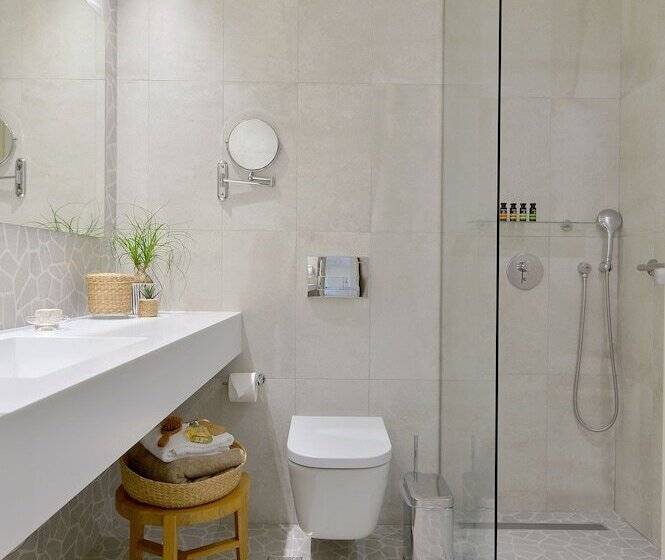 جناح جونيور, Mirivili Rooms & Suites