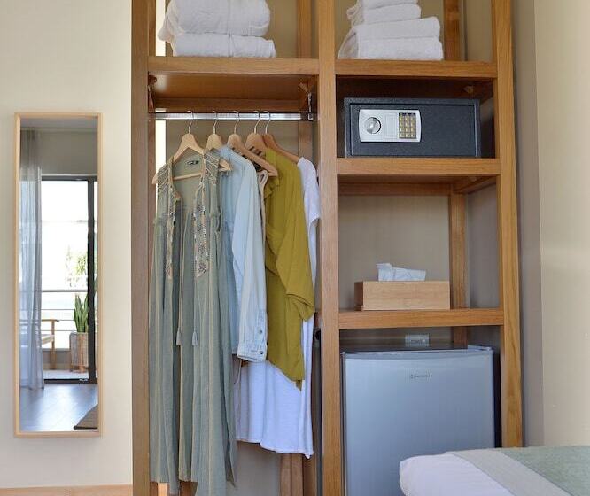 جناح جونيور, Mirivili Rooms & Suites