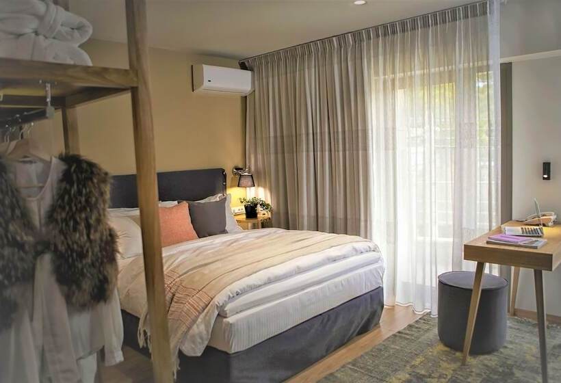 جناح جونيور, Mirivili Rooms & Suites