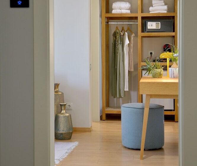 جناح إدارى, Mirivili Rooms & Suites