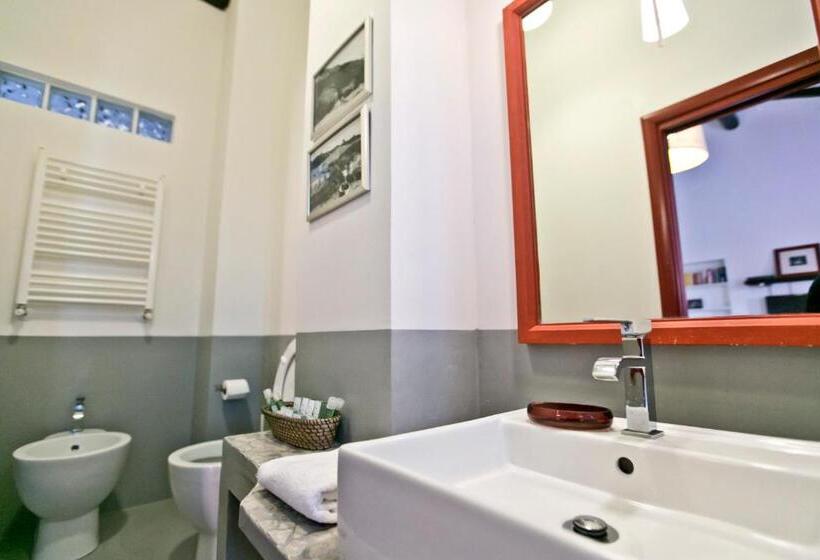 חדר קומפורט, Proprietà Scalfati