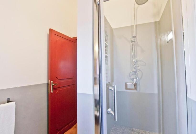 חדר סופריור, Proprietà Scalfati