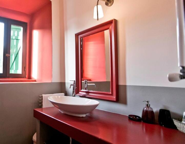 חדר סטנדרט, Proprietà Scalfati