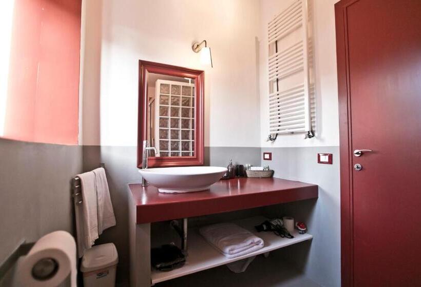 חדר סטנדרט, Proprietà Scalfati