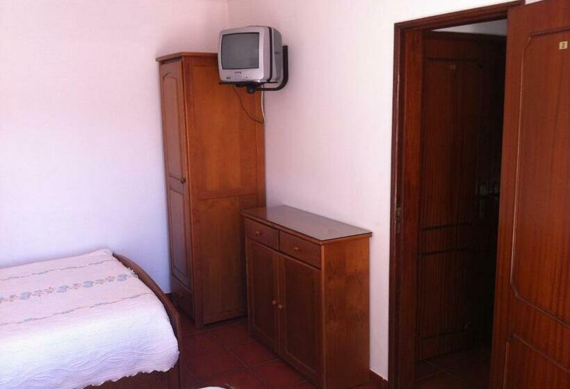 חדר סטודיו סטנדרד, D. Antonia