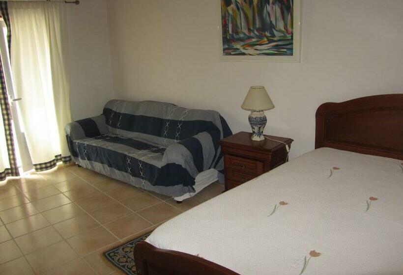 חדר סטודיו סטנדרד, D. Antonia