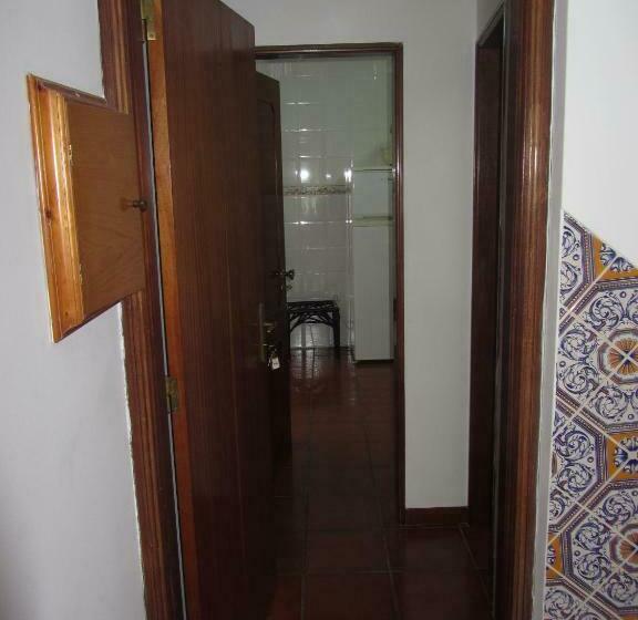 חדר סטודיו סטנדרד, D. Antonia