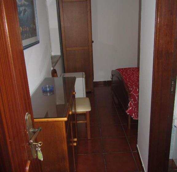 חדר סטנדרט, D. Antonia