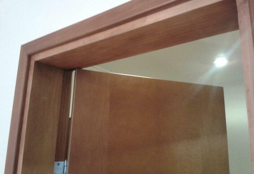 اتاق سوپریور سه تخته, Hostal Los Avellanos