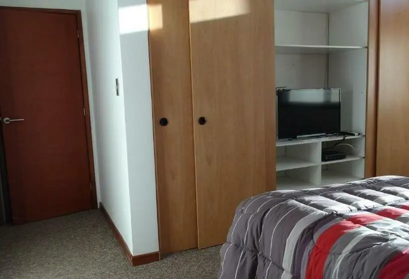 اتاق سوپریور سه تخته, Hostal Los Avellanos