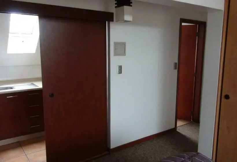 اتاق سوپریور سه تخته, Hostal Los Avellanos