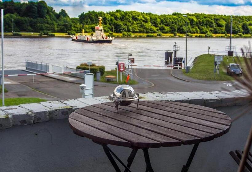 Номер Deluxe с Балконом, Kanal 33