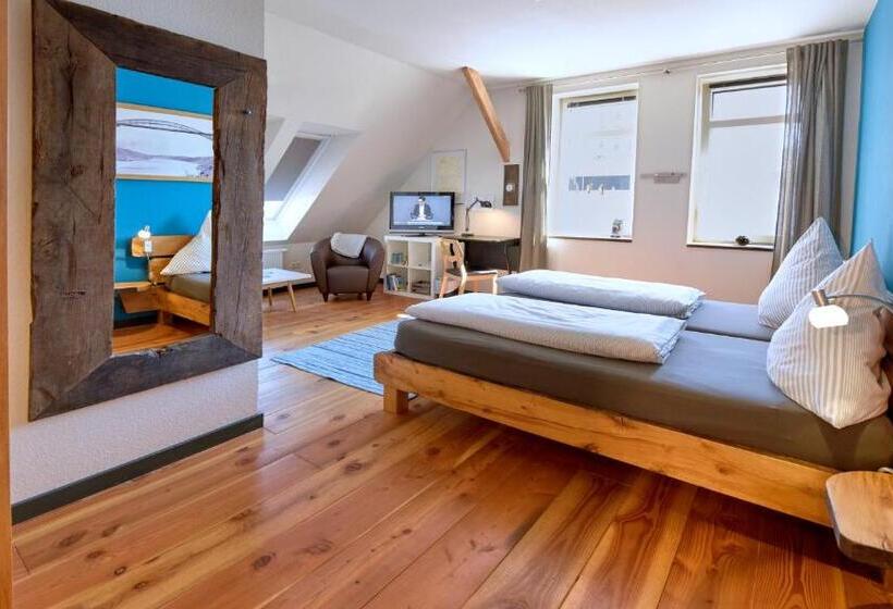 Номер Superior, Kanal 33