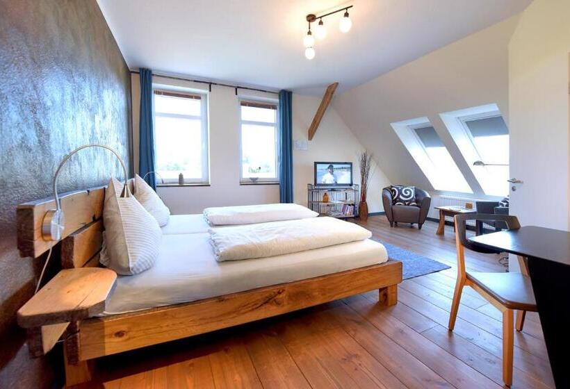 Номер Superior, Kanal 33