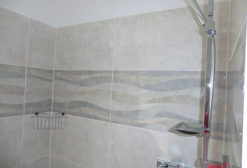 اتاق استاندارد سه نفره, Orbis