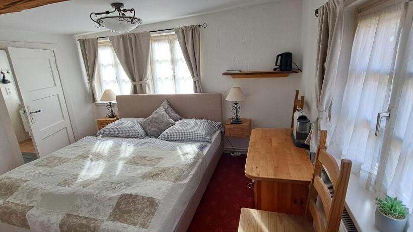 غرفة قياسية, Schillers Stadthaus