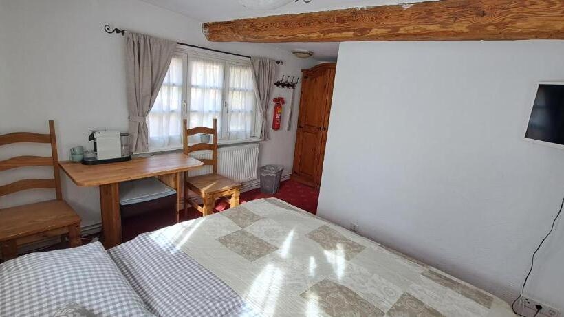 غرفة قياسية, Schillers Stadthaus