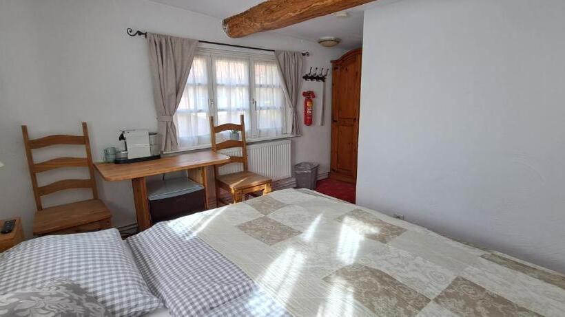 غرفة قياسية, Schillers Stadthaus