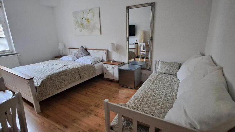 غرفة قياسية رباعية, Schillers Stadthaus