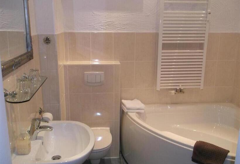 غرفة قياسية رباعية, Schillers Stadthaus