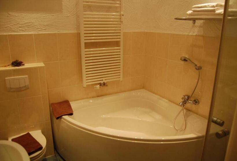 غرفة قياسية رباعية, Schillers Stadthaus